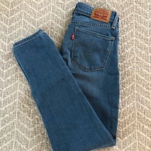 Levi’s 711 skinny jeans light denim wash s…